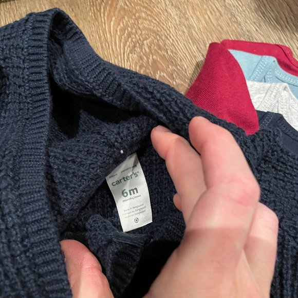 Carter's Bundle of four long-sleeved body suits and sweater 6 months - Picture 3 of 4